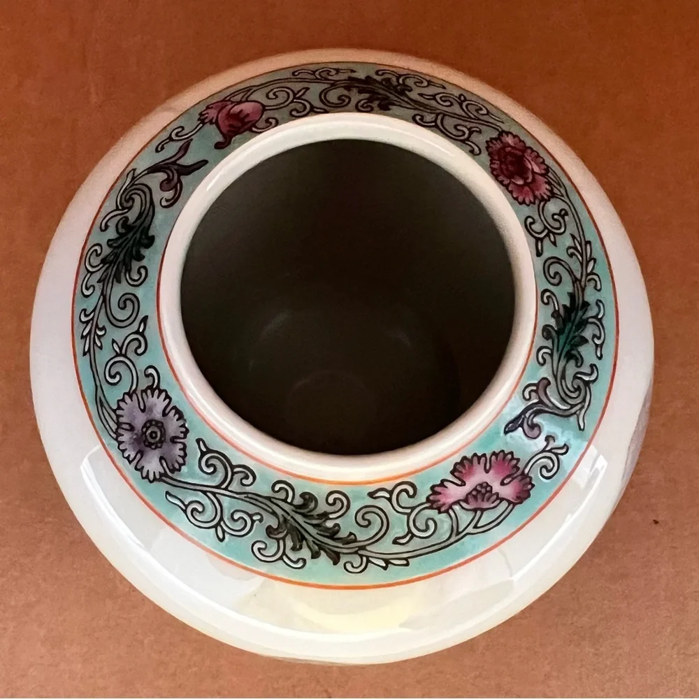 Vintage 70s-80s Chinese Painting Porcelain Pot Vase Hand Painted‎ Mountain